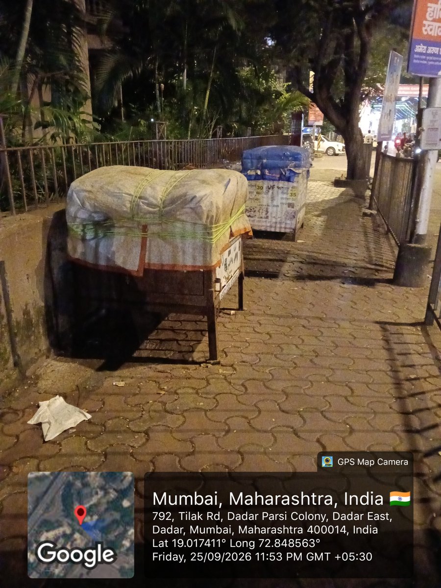 BjpKadam's tweet photo. @Dev_Fadnavis दादर पूर्व TT मंचेरजी जोशी चौक जवळील फूट पाथ वर अतिक्रमण फेरीविक्रेता यांचे नागरिकांना फूटवरून चालणे मुश्किल झाले आहे. तरी मनपा F नॉर्थ ने तात्काळ दखल घ्यावी ( 9323335172) https://t.co/m8eelLaz31