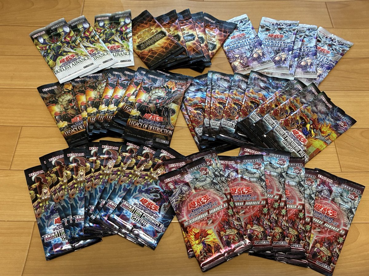 soljent's tweet photo. 遊戯王パックをこれだけ買ったけど、下の4種類のパックが１つ税込100円だった為、万札1枚もいきませんでした！ https://t.co/zIzAbTNgmx