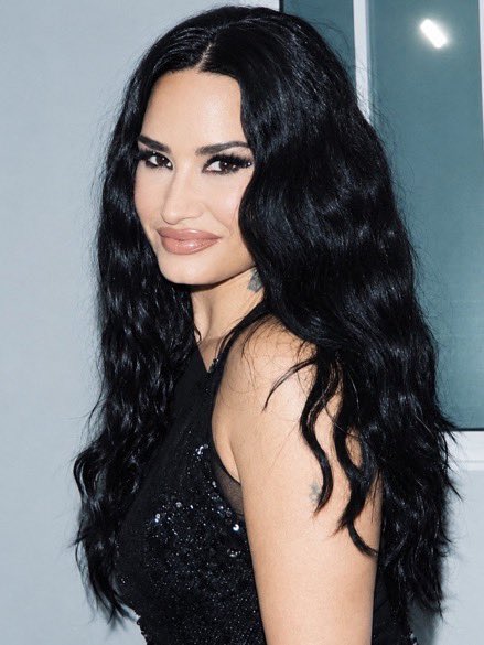 demiaintsorry's tweet photo. the album                                 the muse https://t.co/FHLB81k8hN