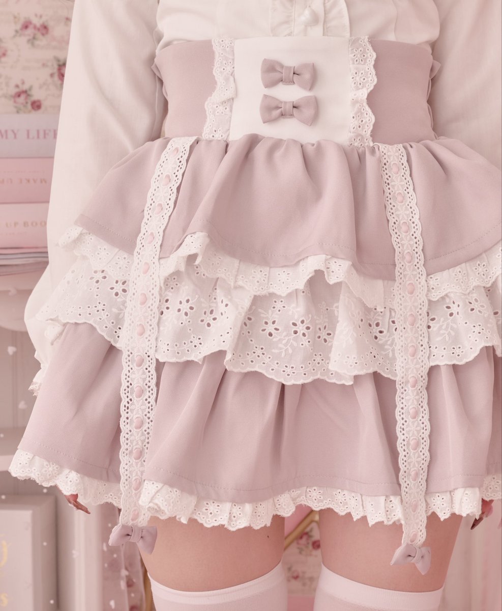 romeritual's tweet photo. 🎀 Ribbon Corset Tiered Skirt🎀

たっぷりと重ねたコットンレースが可愛い
ボリューム感たっぷりのティアードスカート♡
 
10/28(Wed.)12:00~zozotown❤︎ https://t.co/wX2vVZUgG6