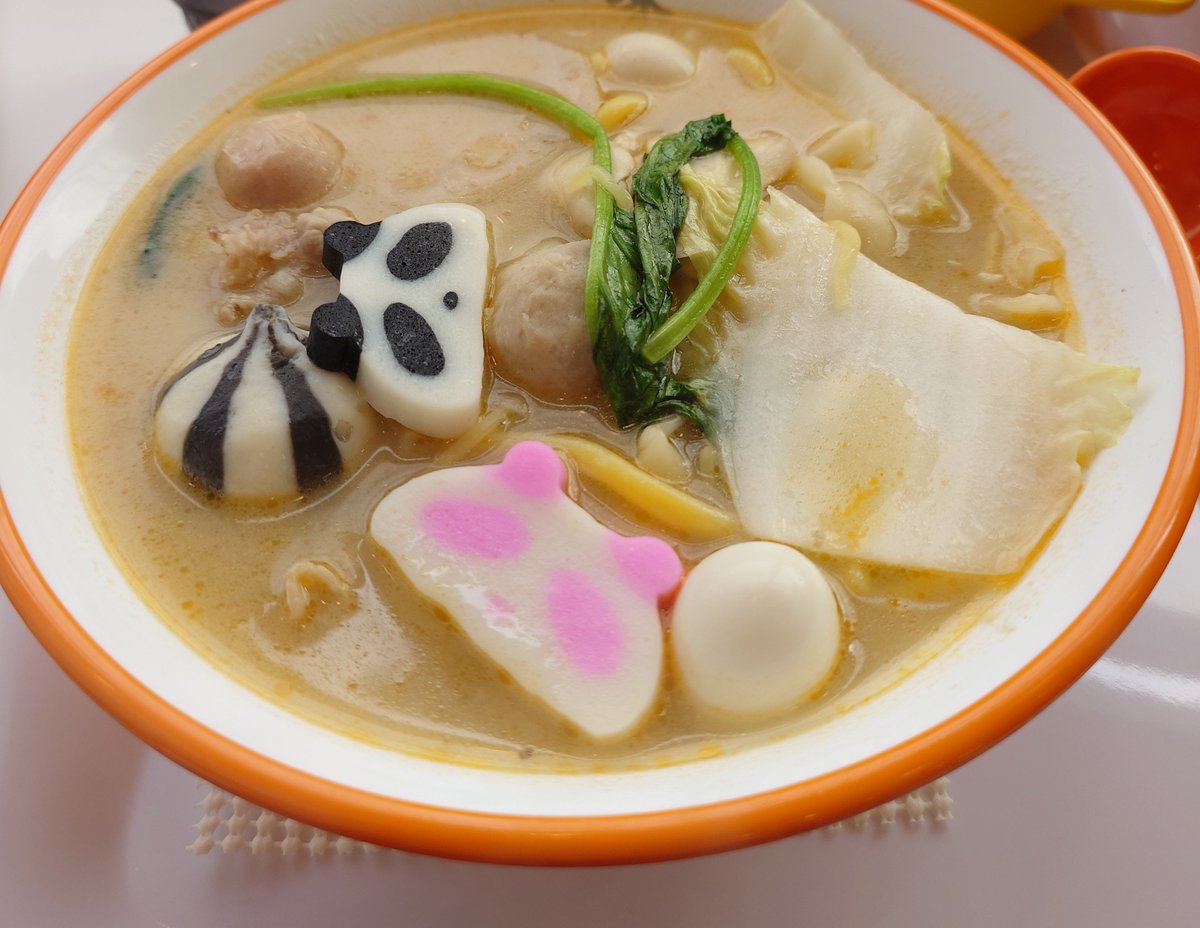 arexcross's tweet photo. 昼食は麻辣湯🍜
辛さ控え目で娘も気に入ったみたい😆
刀削麺もあって美味しかった〜🔪
でも毎度量をミスります😅
よくわからずに取りすぎる… https://t.co/QjZK2AVDuD