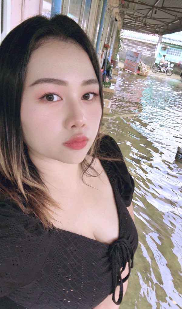 Kaimpai's tweet photo. ฝนตก น้ำท่วม แต่คนอ้วนยังรอนวดลูกค้าอยู่นะจ๊ะ 😜 #หมอโรสนวดรังสิต #นวดรังสิต

Line : rosie_12345698 https://t.co/ohncaMnNdj