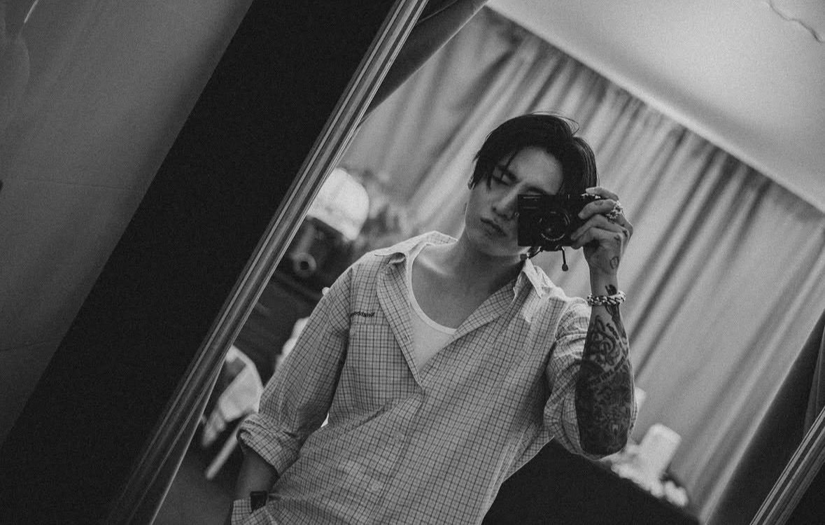 Ham_Tan7's tweet photo. Jungkook mood boyfriend 🤍 https://t.co/pDwl9Qh0Rv