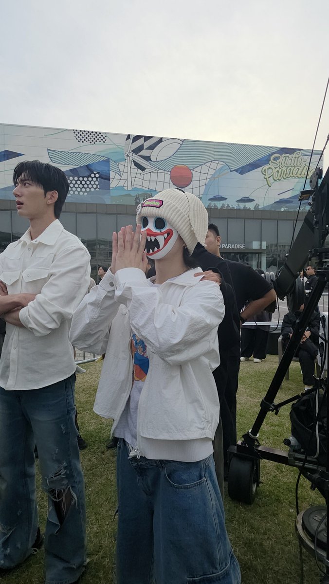 leeea77's tweet photo. XMF FT ISLAND 공연 관람중인 하기와🤡
형아들은 진중하게 관람중인데 혼자 엄청 신났어요.. 6분 넘게 혼자 방방 🥳🥳
너무 작고 하얗고 눈부시고 귀여워서 맨눈으로 바라볼 수가 없었어요..

#하기와 #HAGIWA #ハギワ #하츠웨이브 #hrtzwav https://t.co/L3wraauSa7