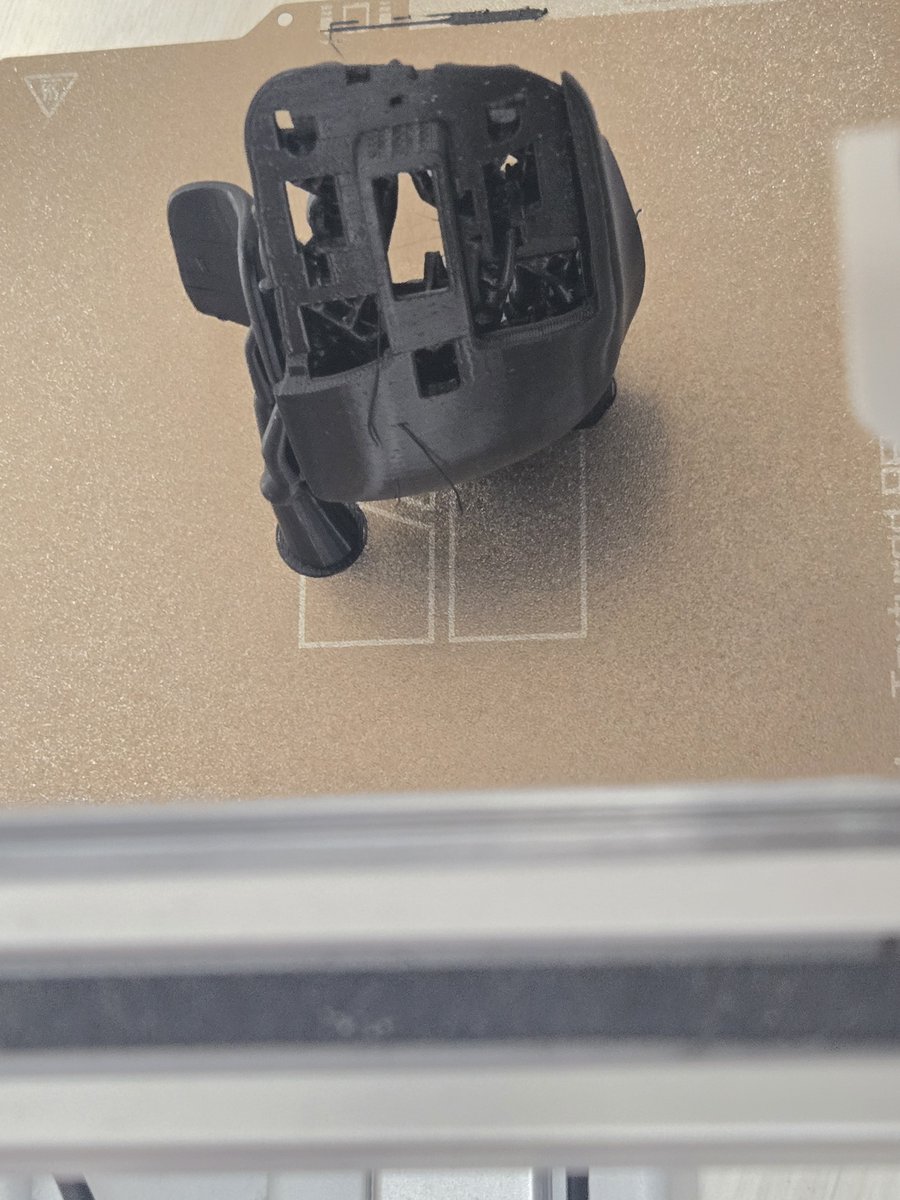 izm's tweet photo. 無限にベトベトになることで有名なMX Master3系は、親切な人が置き換え用の3Dプリントデータを配布してくれてるので、ガッと印刷して組み換えると良い感じ。 https://t.co/Y96m6B82P4