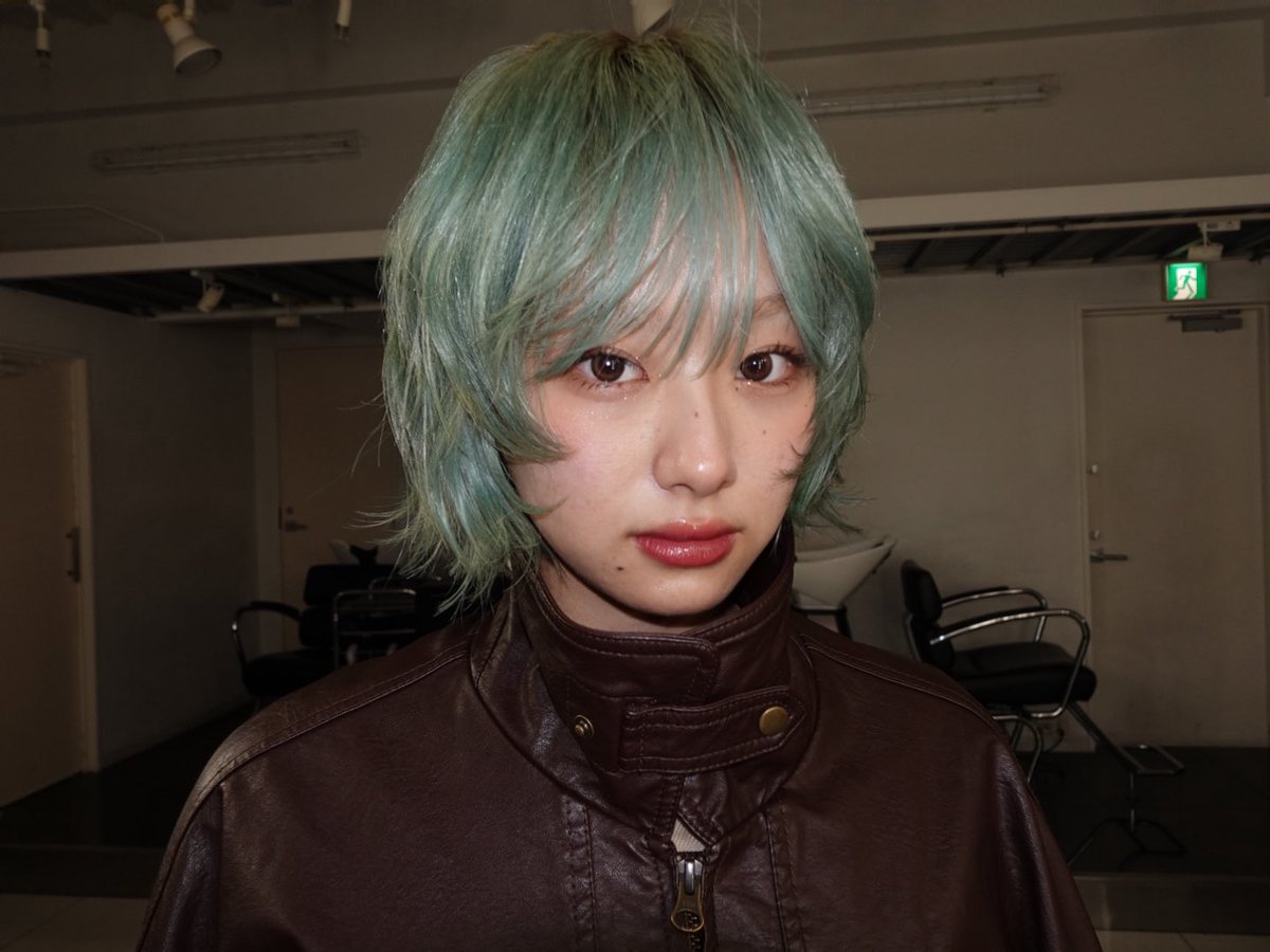 n_n_oc's tweet photo. ほんで髪の毛がミント色でびっくり仰天する人がいますが、ミントはやってみると「あれ？意外と派手じゃないな」となるくらい肌馴染みが良いのでオススメです https://t.co/Tq6Z4nnirn
