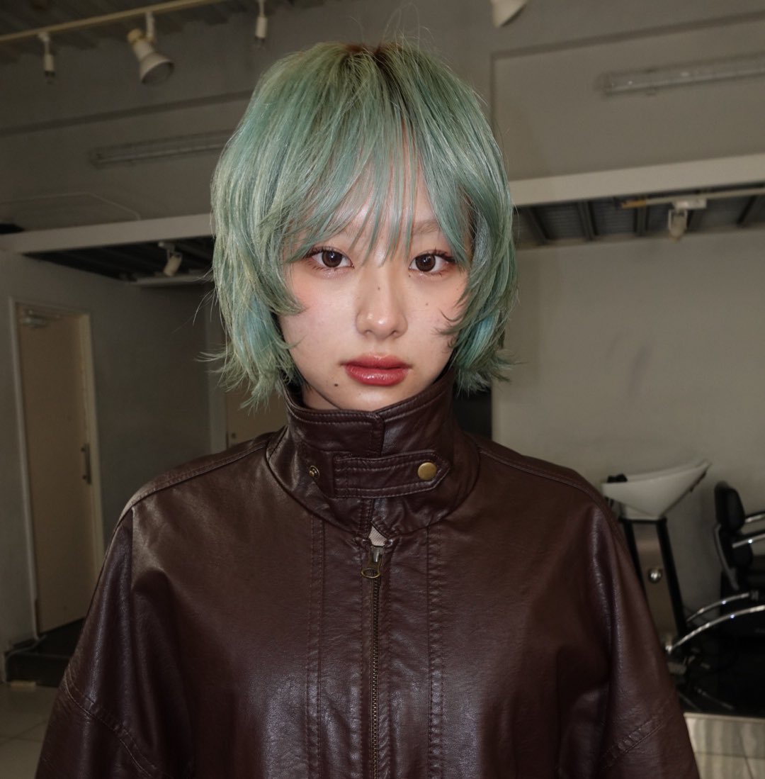 n_n_oc's tweet photo. ほんで髪の毛がミント色でびっくり仰天する人がいますが、ミントはやってみると「あれ？意外と派手じゃないな」となるくらい肌馴染みが良いのでオススメです https://t.co/Tq6Z4nnirn