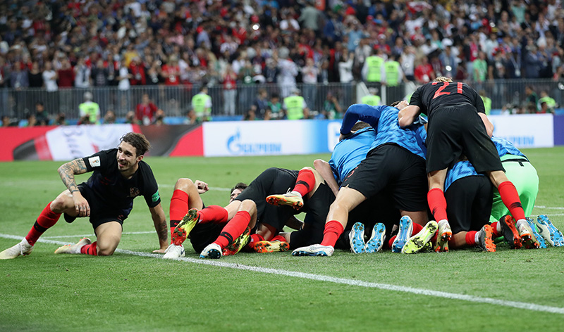 whenyouebobo's tweet photo. #modrictwt #Rakidric While I wait for the match against England, I’ll look back on my favorite Croatia vs. England game.
Ivan is wearing the captain's armband, and you can recognize Luka by the hair tie on his wrist😜
4 photos: after sex https://t.co/aWqqgrazOJ