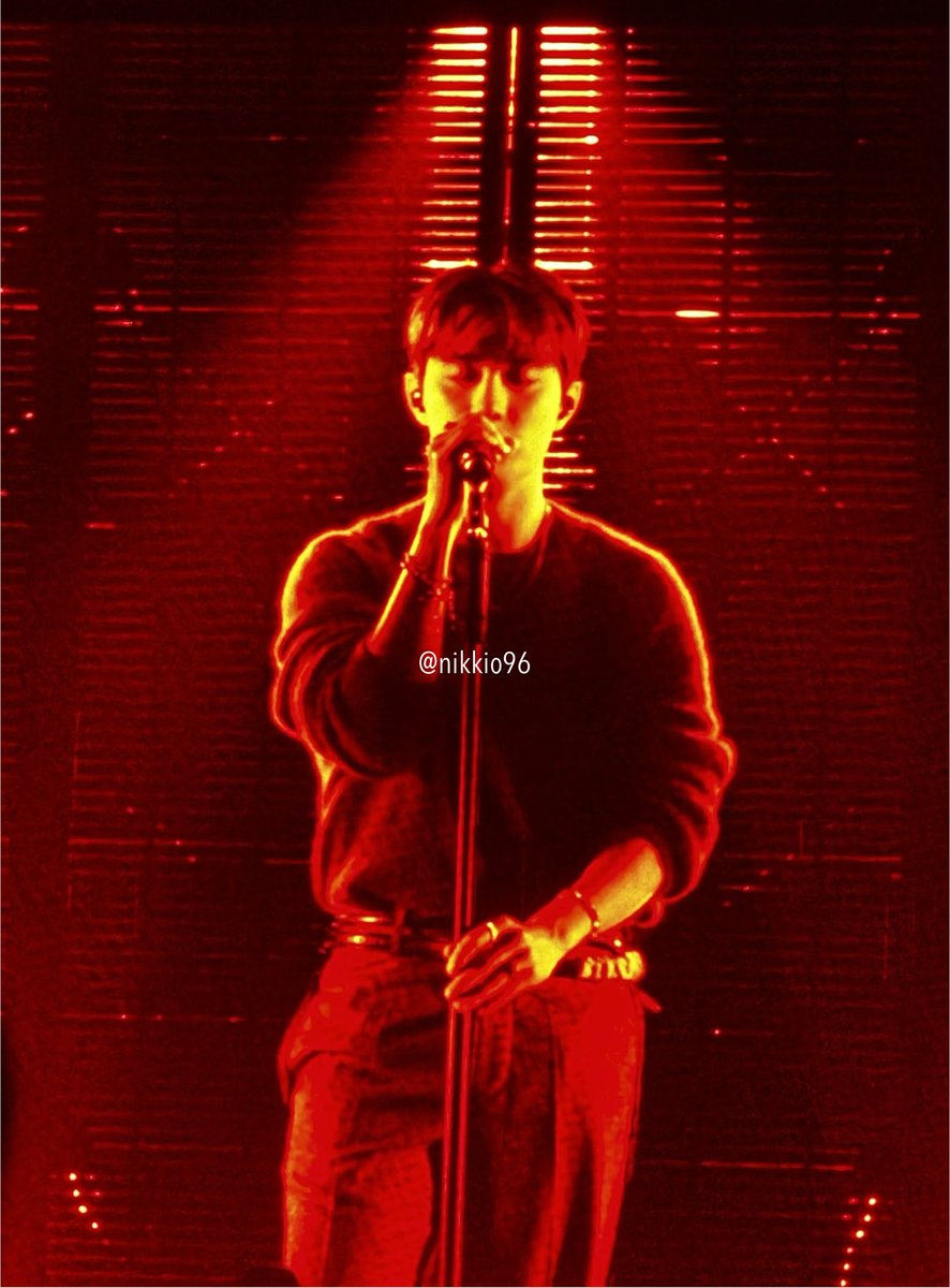 nikkio96's tweet photo. Fit will always be our queen bathed in red. 🔥🔥🔥

#DAYOFF_INSEOUL
#도경수_데이오프_중콘
#됴콘_중콘_됴파민충전 https://t.co/6VVoorg1U5