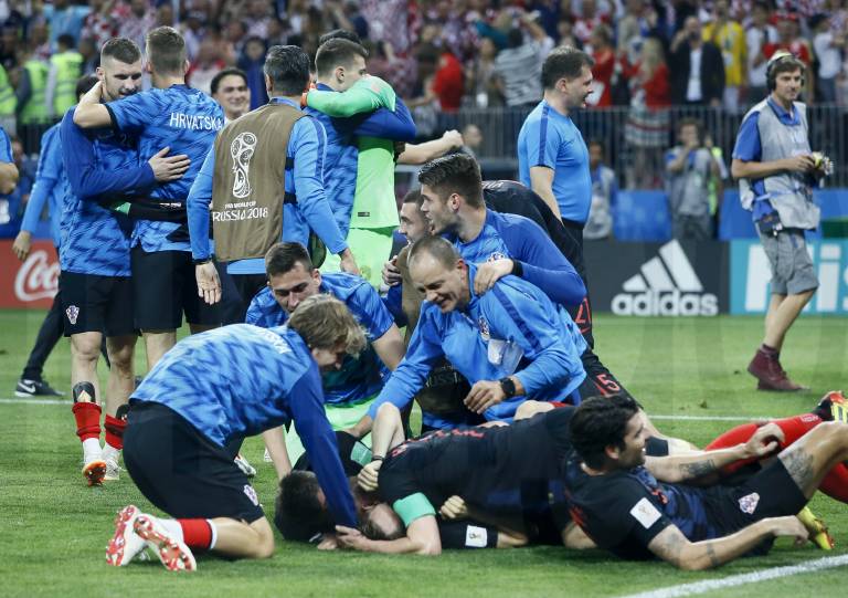 whenyouebobo's tweet photo. #modrictwt #Rakidric While I wait for the match against England, I’ll look back on my favorite Croatia vs. England game.
Ivan is wearing the captain's armband, and you can recognize Luka by the hair tie on his wrist😜
4 photos: after sex https://t.co/aWqqgrazOJ