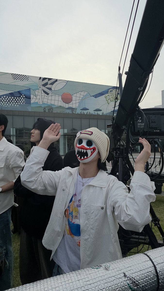 leeea77's tweet photo. XMF FT ISLAND 공연 관람중인 하기와🤡
형아들은 진중하게 관람중인데 혼자 엄청 신났어요.. 6분 넘게 혼자 방방 🥳🥳
너무 작고 하얗고 눈부시고 귀여워서 맨눈으로 바라볼 수가 없었어요..

#하기와 #HAGIWA #ハギワ #하츠웨이브 #hrtzwav https://t.co/L3wraauSa7