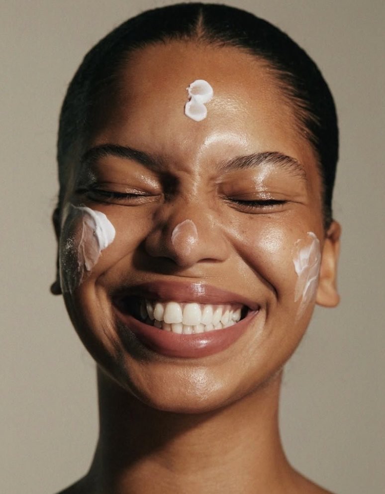 odedanilo's tweet photo. Hey friends please like and RT and let’s support a black girl business 🤎. One of my followers and her mom started a thoughtful business of Teeth Whitening Strips sand Korean skin products. Novacart South Africa 🤍🥺🥂 https://t.co/WVMDbQKL1P