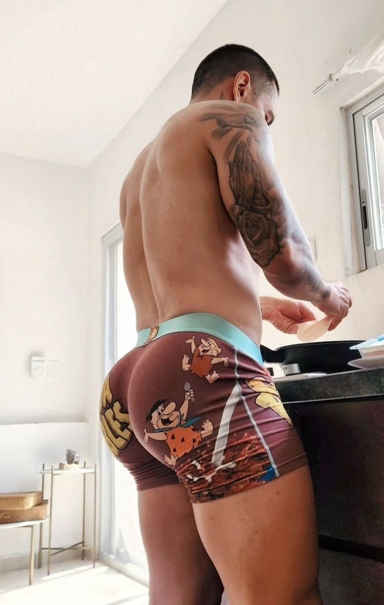 AhmetF264's tweet photo. Hot cakes 😜😜😜 https://t.co/I40oJ4fXcs