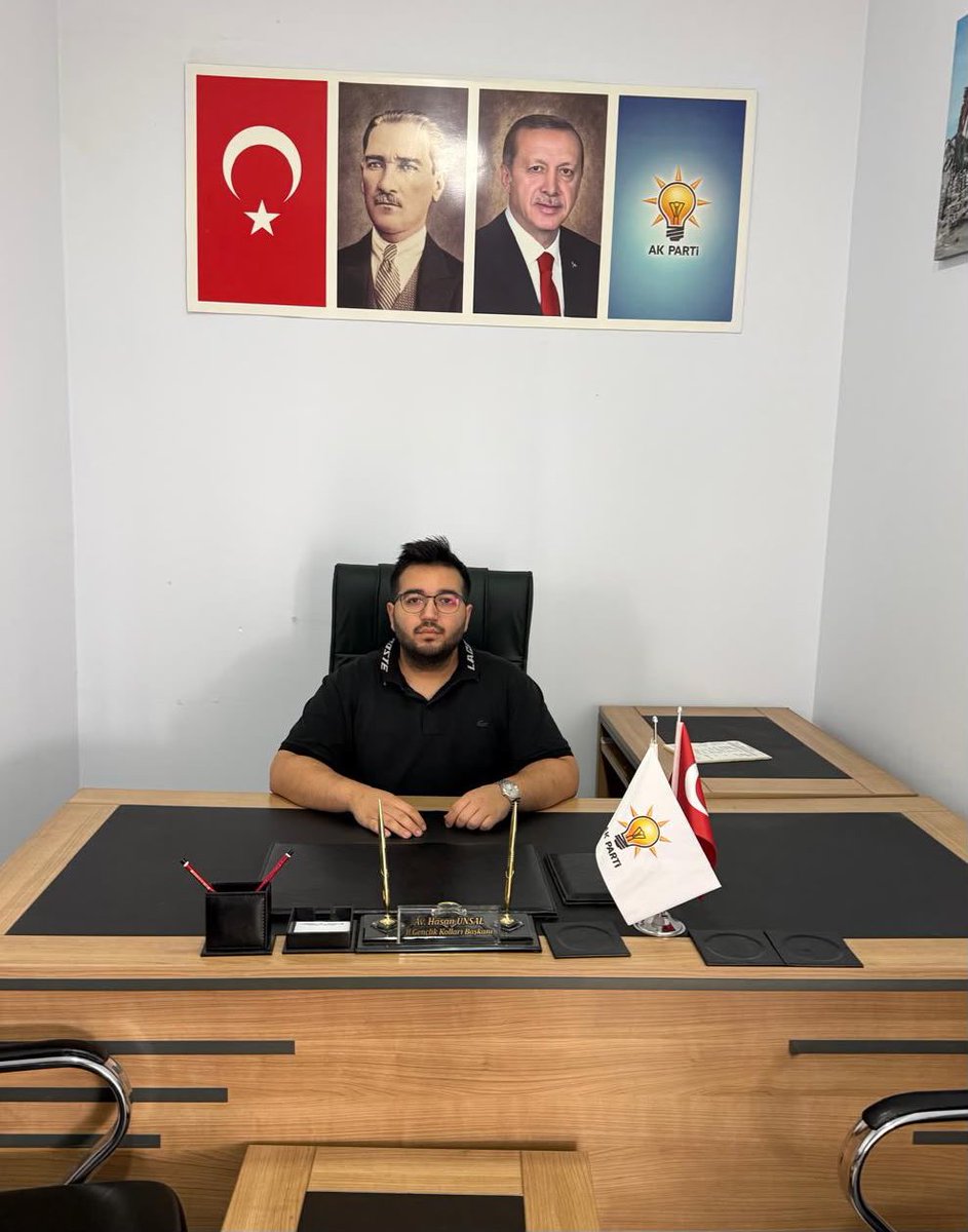akgencadiyaman's tweet photo. 📍 AK Parti Adıyaman İl Başkanlığı

AK Parti Adıyaman İl Gençlik Kolları Yönetim Kurulu Üyemiz Hasan Buğra Çelik  bugün parti binamızda nöbetçi! 
🇹🇷💡 AK Gençlik olarak her zaman sahada ve görevimizin başındayız!

Sohbet etmek, çayımızı içmek ve Türkiye Yüzyılı vizyonumuzu paylaşmak için herkesi bekliyoruz! ☕🤝
@avyusufibis @avhasanunsal 
 
#AKGençlikAdıyaman #TürkiyeYüzyılı #GençsinÖndeYürü
