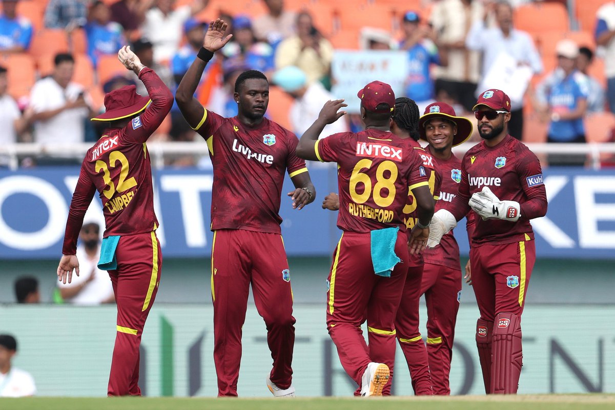 cricnuances's tweet photo. What a start for West Indies. Two quick wickets and both our gun batters gone. India in a hint of trouble early on. 4 for 2 inside 3 overs https://t.co/9dTBLBWmWE