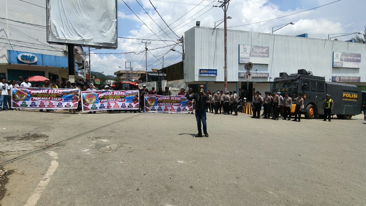 pznapple's tweet photo. Kekayaan budaya Papua menjadi bagian dari keberagaman budaya Indonesia yang perlu terus dihargai dan dilestarikan. #PapuaJagaPancasila #PapuaSetiaNKRI https://t.co/vs0RCsfUJh