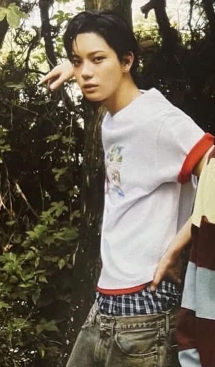 cchocohyul's tweet photo. dazed really got ohyul out here sagging 댐 https://t.co/F2XcxLb91R