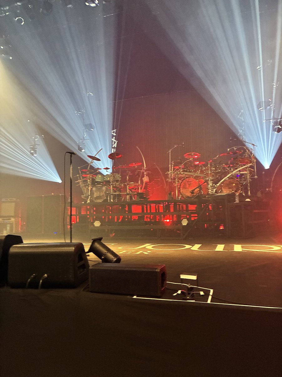 reina385's tweet photo. ここでRyuichiが歌うのか。
幸せーー💜
#LUNASEA https://t.co/EDpGwLcjgm
