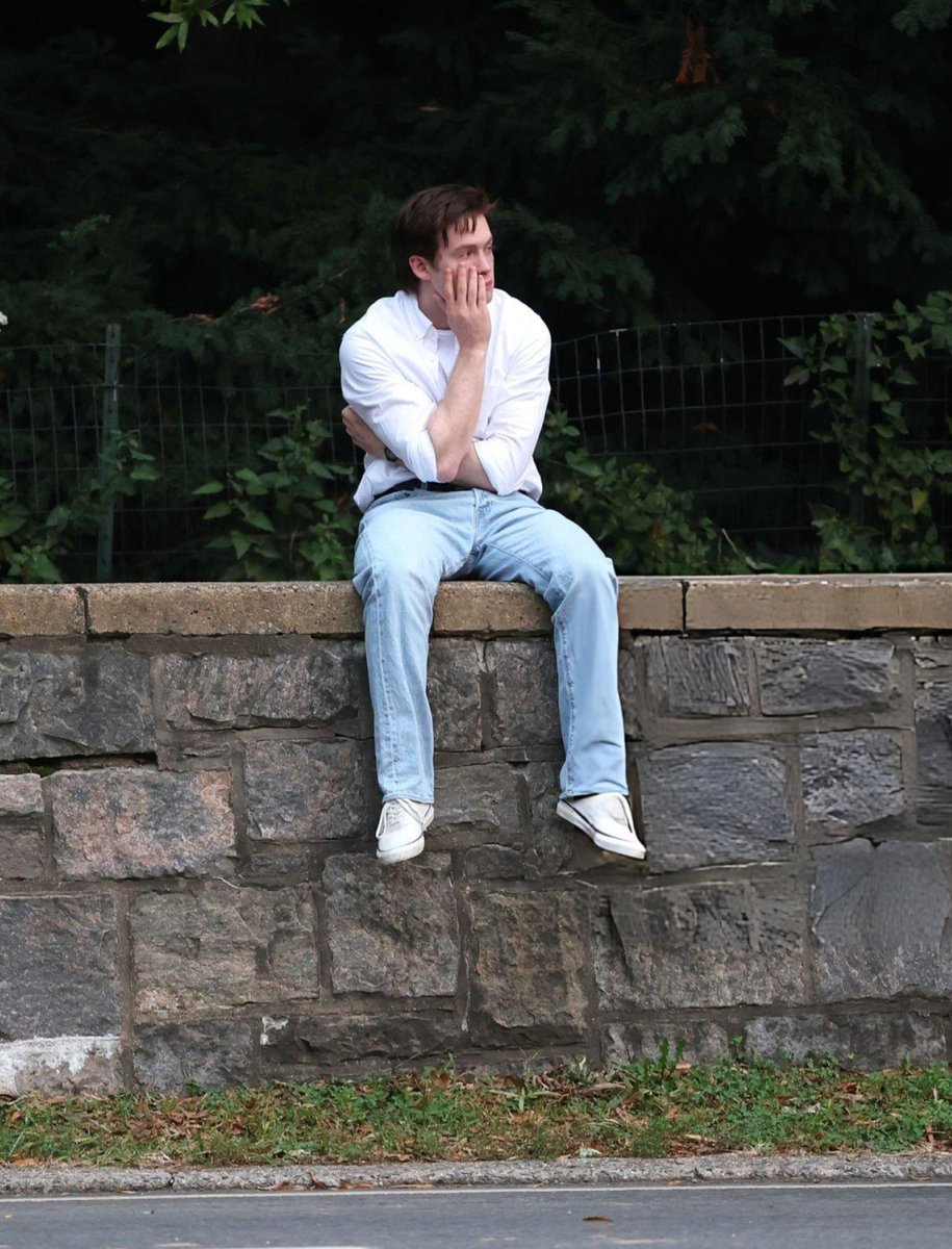 kconnorupdate's tweet photo. kit connor on the set of "prǝppy" in central park https://t.co/b0pssZByoI