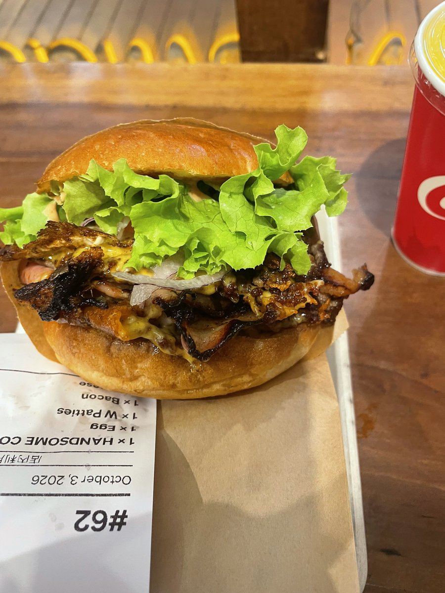 ren1489's tweet photo. 今日昼食ったハンバーガー https://t.co/qUMWUpvrb8