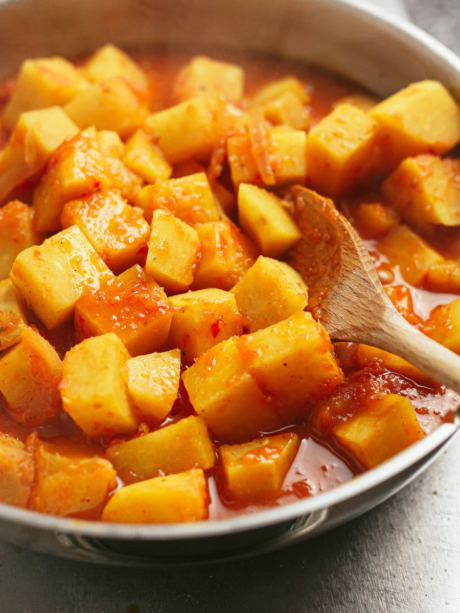 Munachix0's tweet photo. Asaro or Nigerian yam porridge is a thick stew of diced yams simmered in a spicy tomato broth along with peppers, spinach and aromatic basil. https://t.co/sqpguForJl