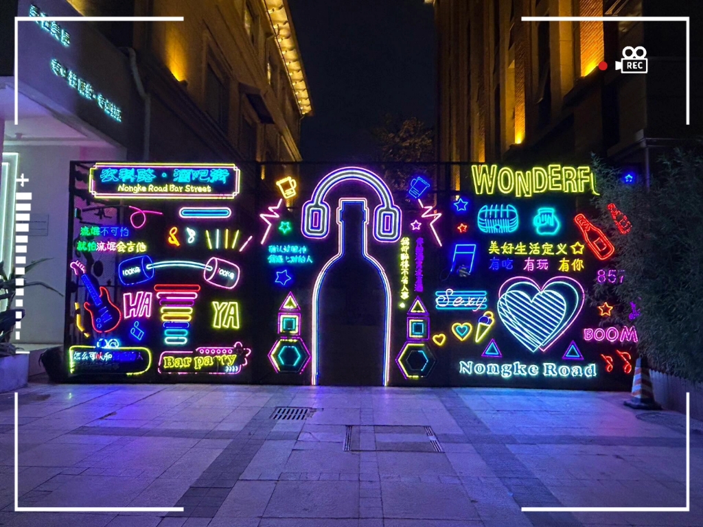 PatrickBoysfdq's tweet photo. Step into a street art alley with glowing murals and interactive installations—today’s urban art session is pure creative joy!， https://t.co/NLCda80shy