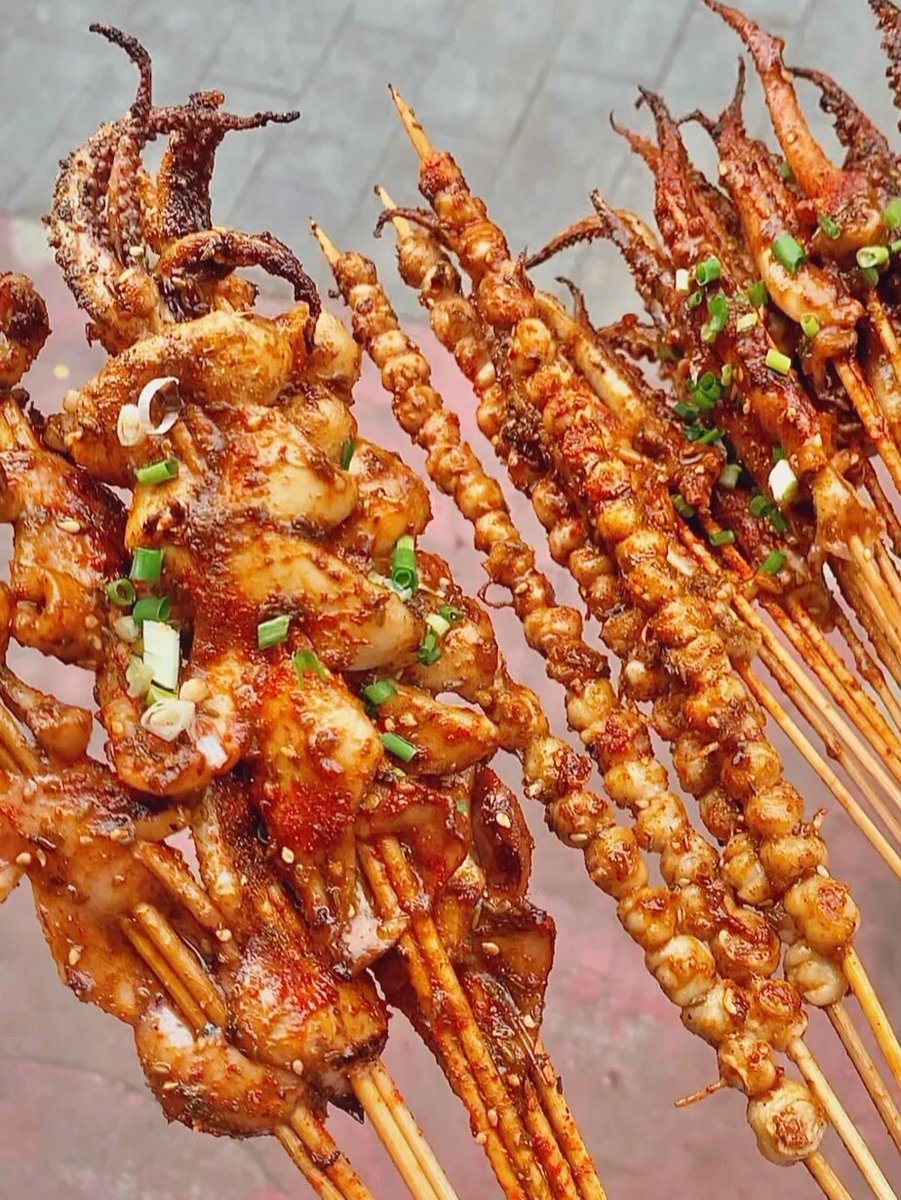 RubyScoutiii3's tweet photo. Craving street food tonight Freshly fried crispy skewered squid, hot out of the cart, perfect for a quick bite! https://t.co/oeCAxDfqKF