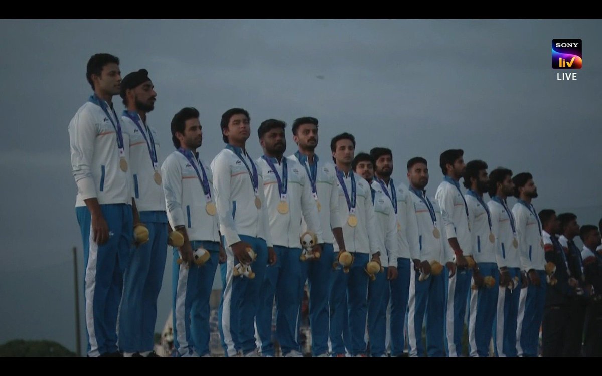 CricCrazyJohns's tweet photo. INDIAN FLAG FLYING HIGH 🥹🇮🇳

- ICC Chairman Jay Shah handed the Gold medal to Indian players. https://t.co/QTcLp3ASY5
