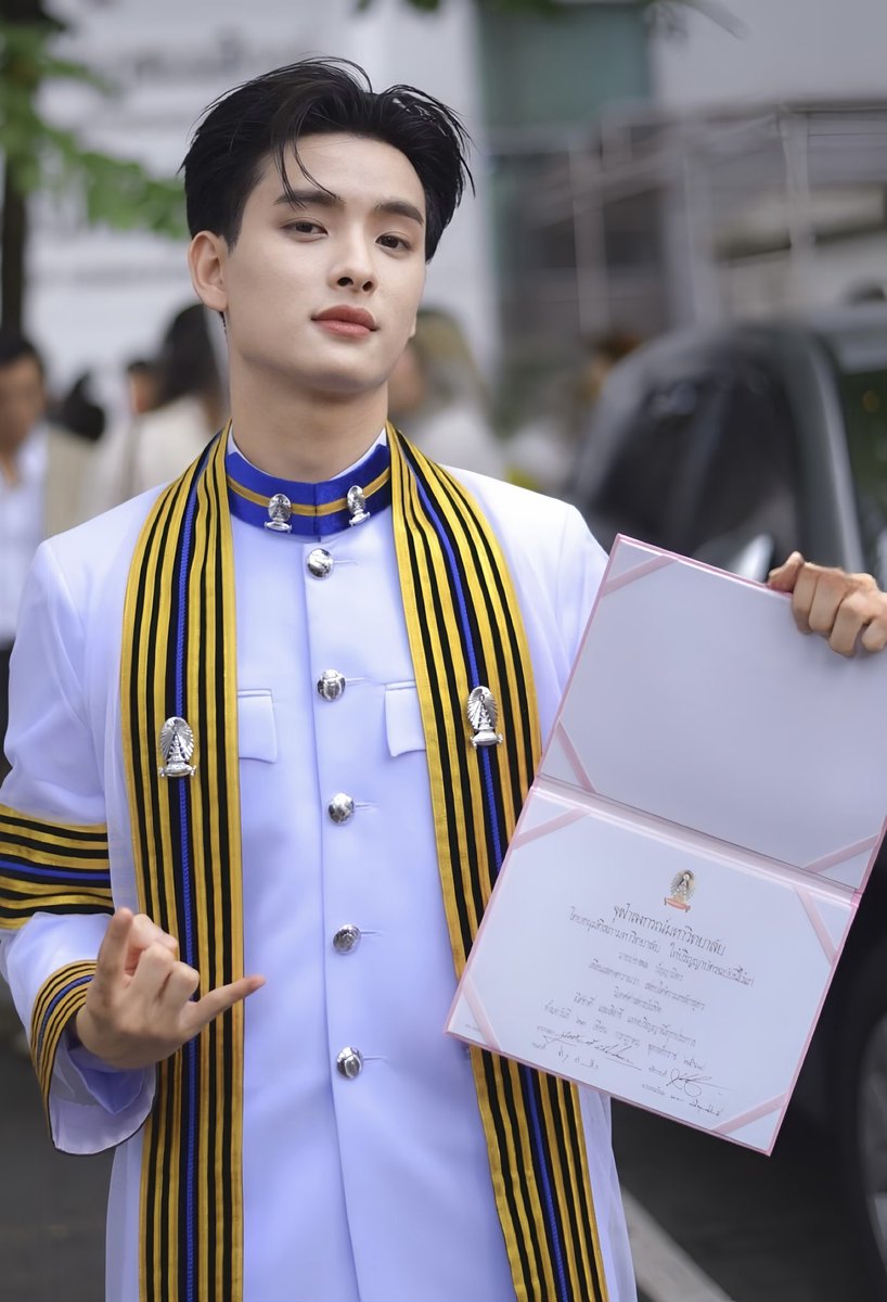 Peodiime's tweet photo. โหพี่ปอง พี่บัณฑิตที่หล่อที่สุด 🥹 https://t.co/rZt2sez1ks