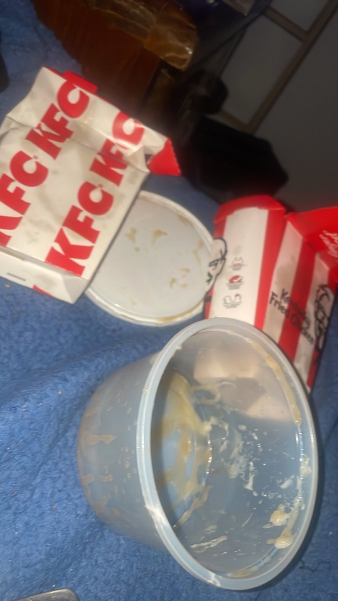 that1auss's tweet photo. #eatingtwt oh nevermind i already ate it https://t.co/b3BRjPJ4Sd