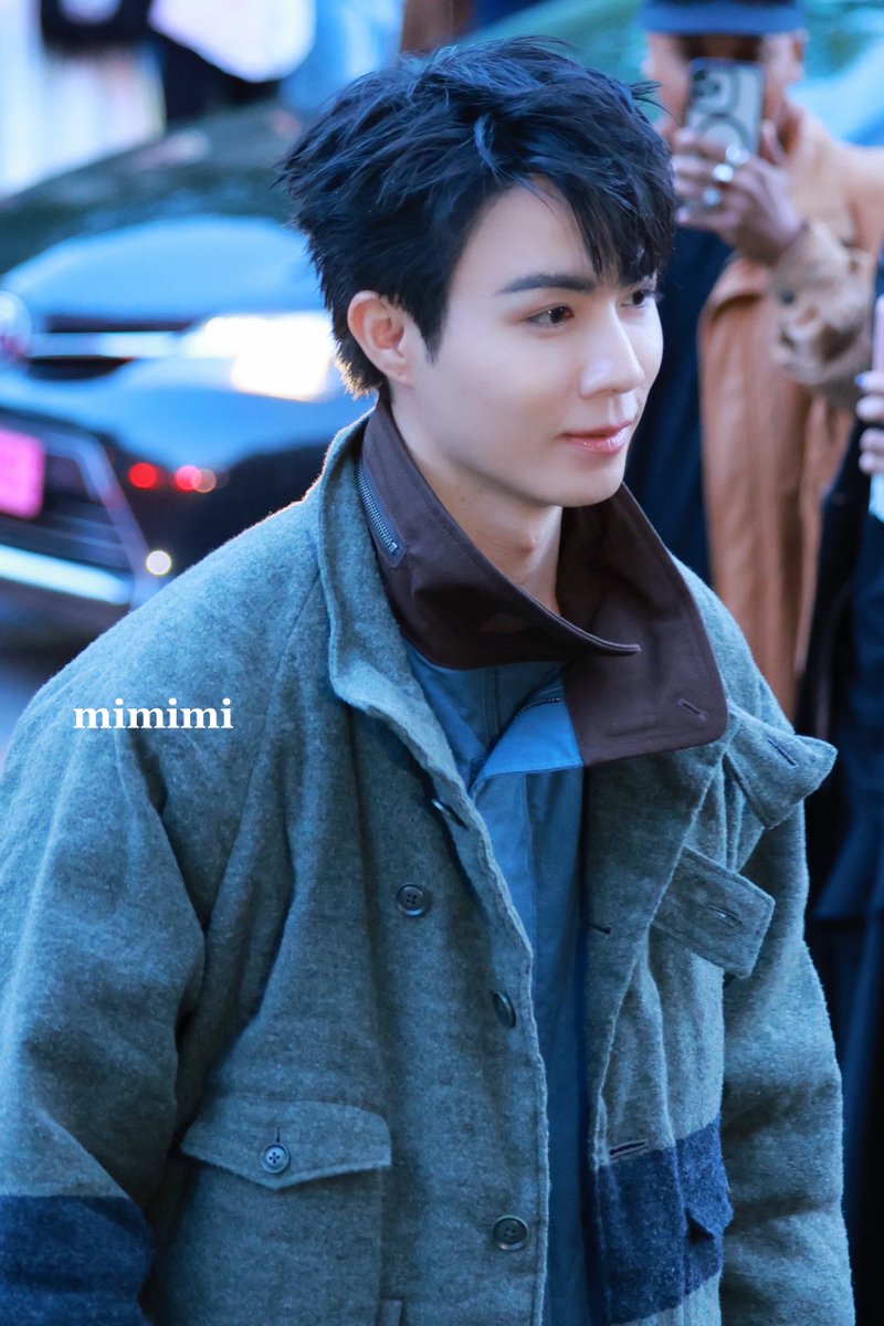 millkin_mm's tweet photo. หล่อมาก✨💙

ZEE PRUK IN PFW 2027

#YohjiYamamotoXZeePruk
#yohjiyamamoto
#ZeePruk https://t.co/KnUhGgThH9