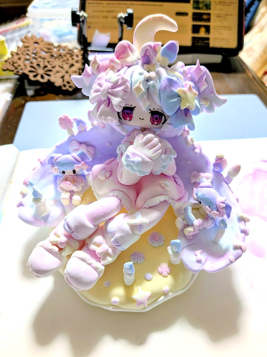 moriya1127's tweet photo. 水彩絵の具で追加で色を重ねるとフィギュアに深さ？が出る気がする… https://t.co/SVh1jZXQlX