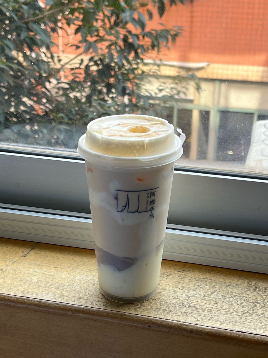 VictoriaSawwrk's tweet photo. My partner left me a warm boba on the desk and a silly note that says "U’re my favorite aftertaste"—small stuff makes today way sweeter ， https://t.co/uoV1PjODQ2