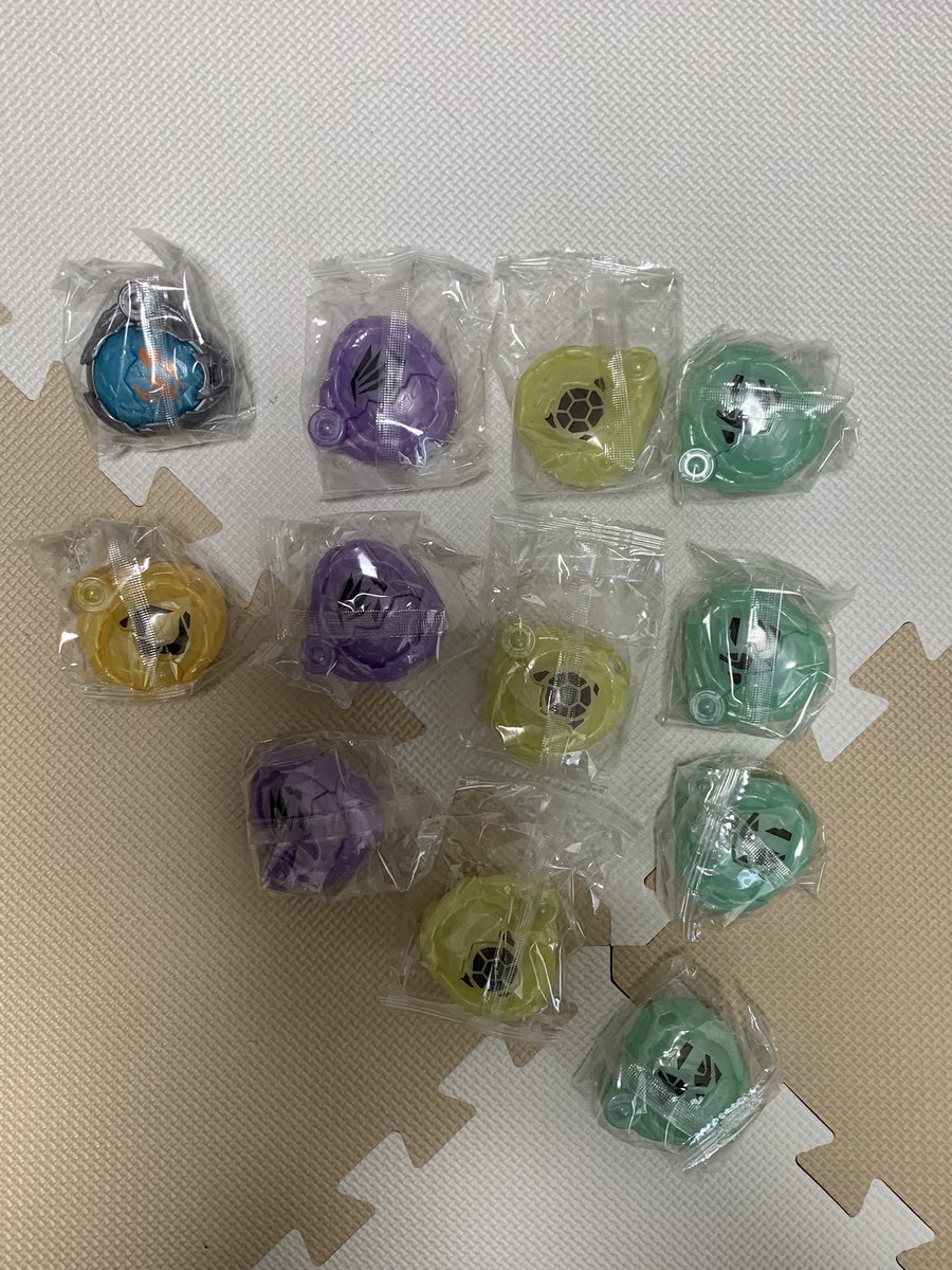 ark_no_isi's tweet photo. 遅めの誕プレでライダーエグズランダムBOX01貰ったけど不均一アソートやった……
最後にダットのライドエグズ4が出たから良かった
＃仮面ライダーマイス https://t.co/AGuhieRsCn