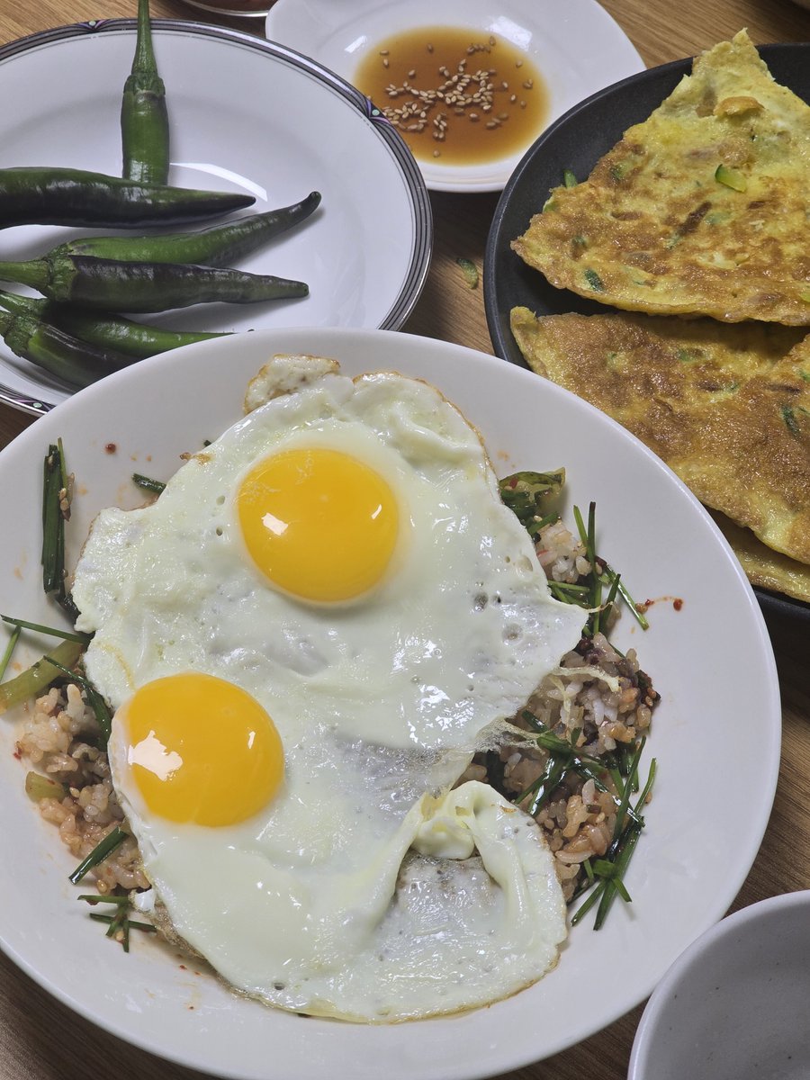 Jupiter__001218's tweet photo. 연휴엔 비빔밥이여🎵🎵
들어는 봤나 흰자쌈😋😋 https://t.co/W331nV8tP9