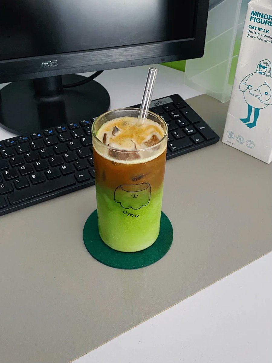 RadiantRiduag7's tweet photo. [Make a 2-min iced matcha latte! Whisk matcha powder with hot water, pour over ice + oat milk, done. Creamy, earthy, perfect for midday pick-me-up ]， https://t.co/r4is6Tw0Qg