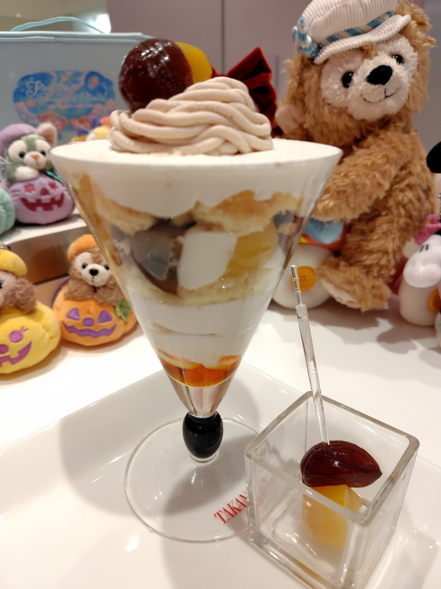junaduffy's tweet photo. タカノフルーツパーラー
秋のオーダーバイキングへ🧸🍇シャインマスカット・柿・和梨・栗…
実りの秋フルーツがテーブルいっぱいに広がる夢かわ時間ෆ⃛

メニューブックから好きなものを好きなだけオーダーできるバイキング

#ダフちゃんのブッフェ集 #ぬい活

最初の2品＋ドリンクのあと、空いたお皿と交換で次々追加できるのが最高すぎるՇ”ਭ。

ダフᑦᑋᵃᵑ達も秋色フルーツに囲まれて大喜び🧸

もふもふしながらパフェもサンドもフルーツもたっぷり堪能しましたぁ
果実専門店ならではの旬の美味しさが全部楽しめる贅沢すぎる秋ご褒美💭

✎- - 写真詳細はインスタへプロフにタグありՇ”ਭ。

桃🍑の時も良かったՇ”ਭෆ⃛
⇩動画

いつも♡いいね!!くれる方々ぁﾘゕ̎と੭່ごㄜ¨ぃまਭ♡ྀི

🍁𓂃𓂃܀❀ .*˚🧸 ˚*. ❀܀𓂃𓂃🍁