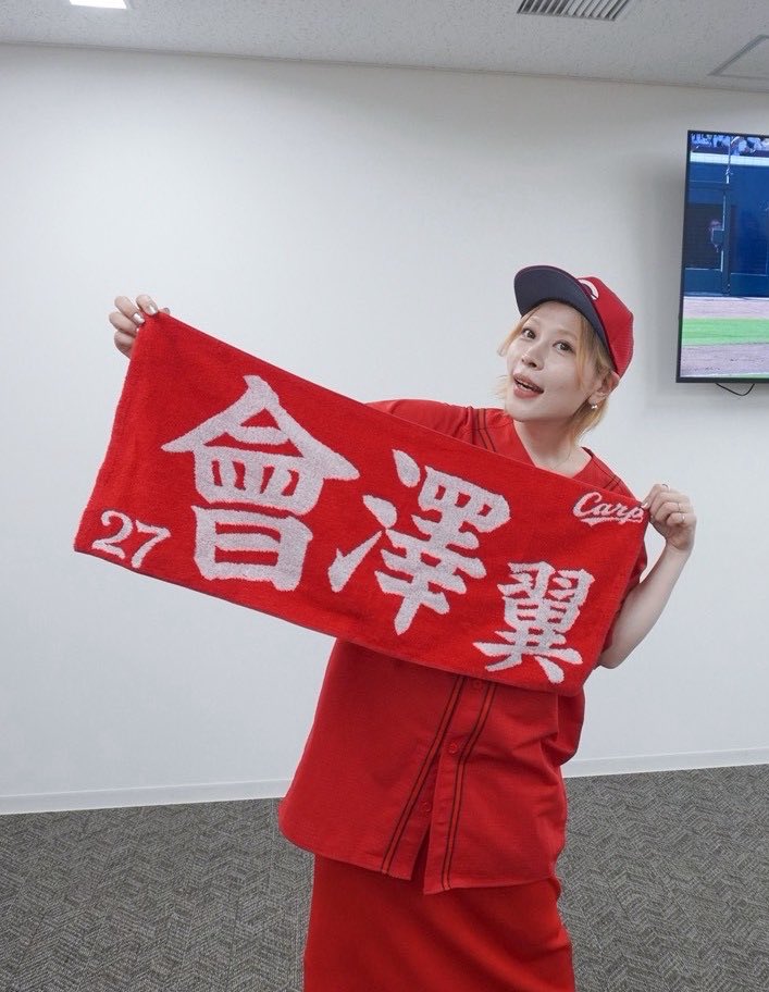 fuyukofinlands's tweet photo. マツダスタジアム、今季ラストホーム戦で国歌斉唱させていただきました！
身に余る、身が震え上がる、身が締まる、身がプルプルする時間でした。
心を込めて国歌を歌わせていただきました。
選手の皆様、ご来場の皆様、球団の皆様ありがとうございました。
これからも心底カープを応援します。
勝った https://t.co/wYLa57wD1J