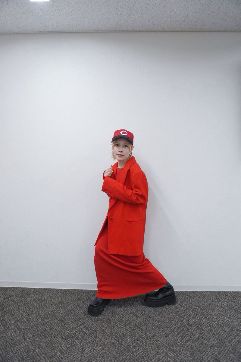 fuyukofinlands's tweet photo. マツダスタジアム、今季ラストホーム戦で国歌斉唱させていただきました！
身に余る、身が震え上がる、身が締まる、身がプルプルする時間でした。
心を込めて国歌を歌わせていただきました。
選手の皆様、ご来場の皆様、球団の皆様ありがとうございました。
これからも心底カープを応援します。
勝った https://t.co/wYLa57wD1J