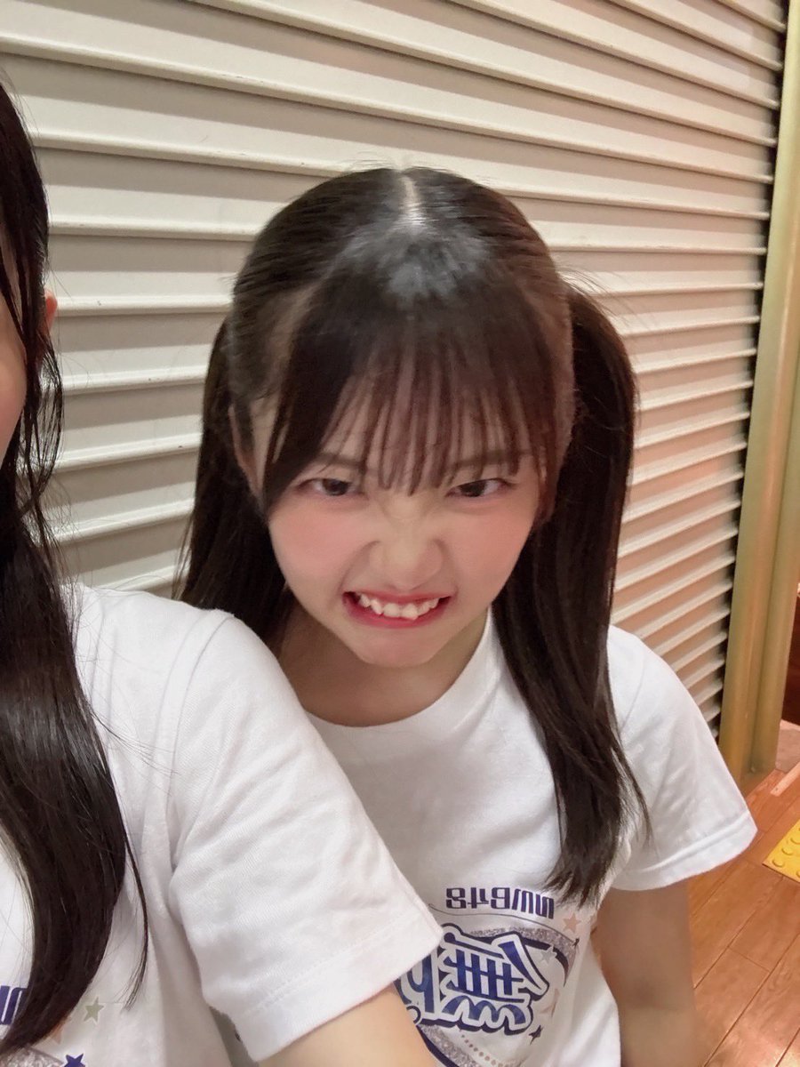 nmb48_zenchan's tweet photo. 高橋樹奈を好きな理由‼️

1️⃣自撮りに必ず写り込んでくる。
(写真が使えないですやめてください)

2️⃣かわいいと褒めたら威嚇してくる。
(かわいすぎるだろ)

3️⃣人の携帯で勝手に自撮りをする。
(最近携帯の容量がなくなってきました)

4️⃣修学旅行にぜんけを連れて行く。
(会えないのが寂しいらしいです) https://t.co/bsjwGCx5ar