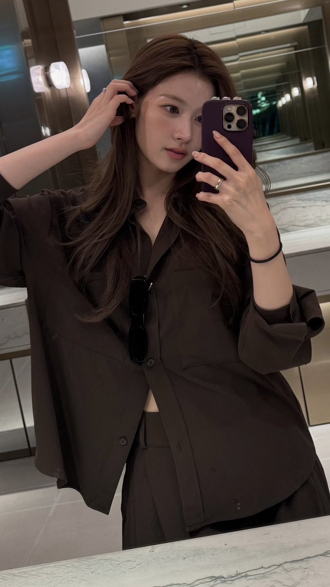 sanadorabel's tweet photo. sana mirror selfies revealing her ear https://t.co/OzzJvXhpJz