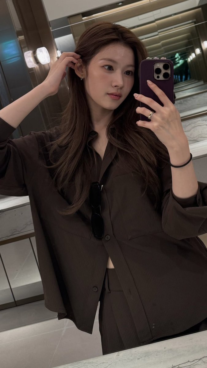sanadorabel's tweet photo. sana mirror selfies revealing her ear https://t.co/OzzJvXhpJz