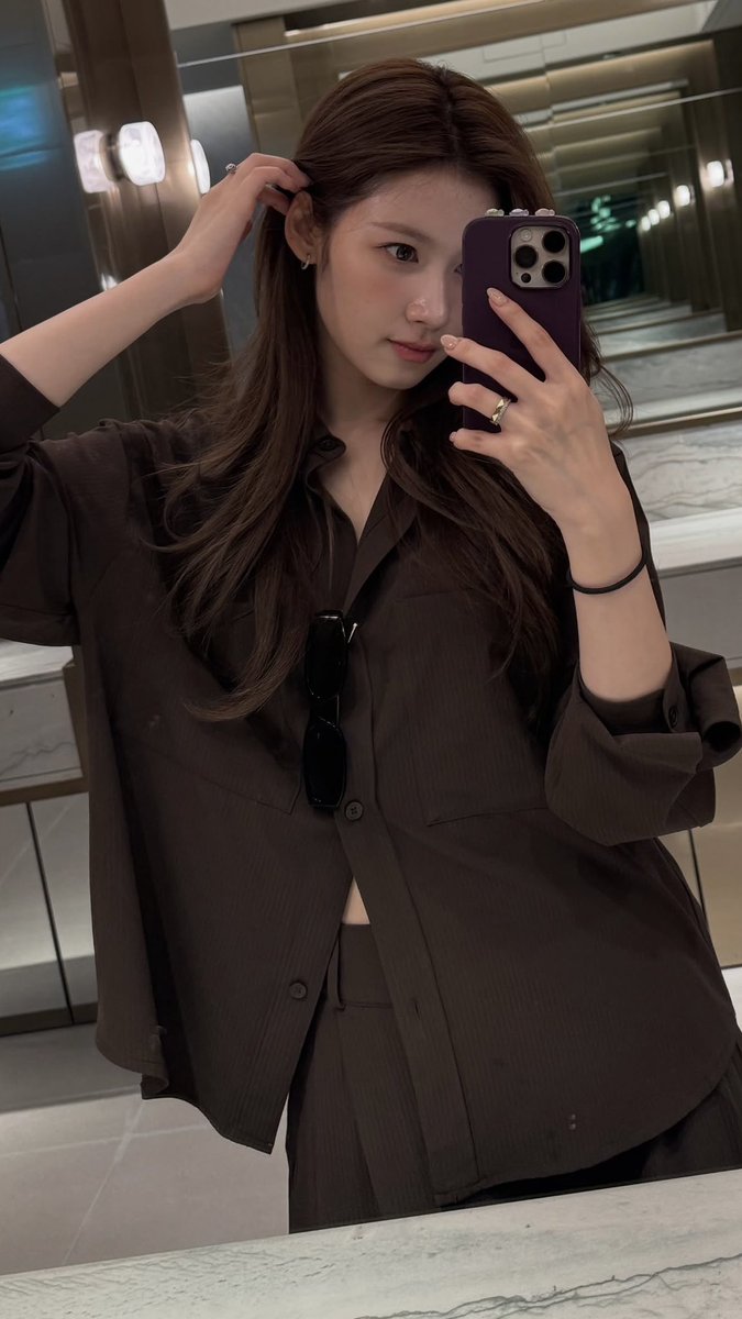 sanadorabel's tweet photo. sana mirror selfies revealing her ear https://t.co/OzzJvXhpJz