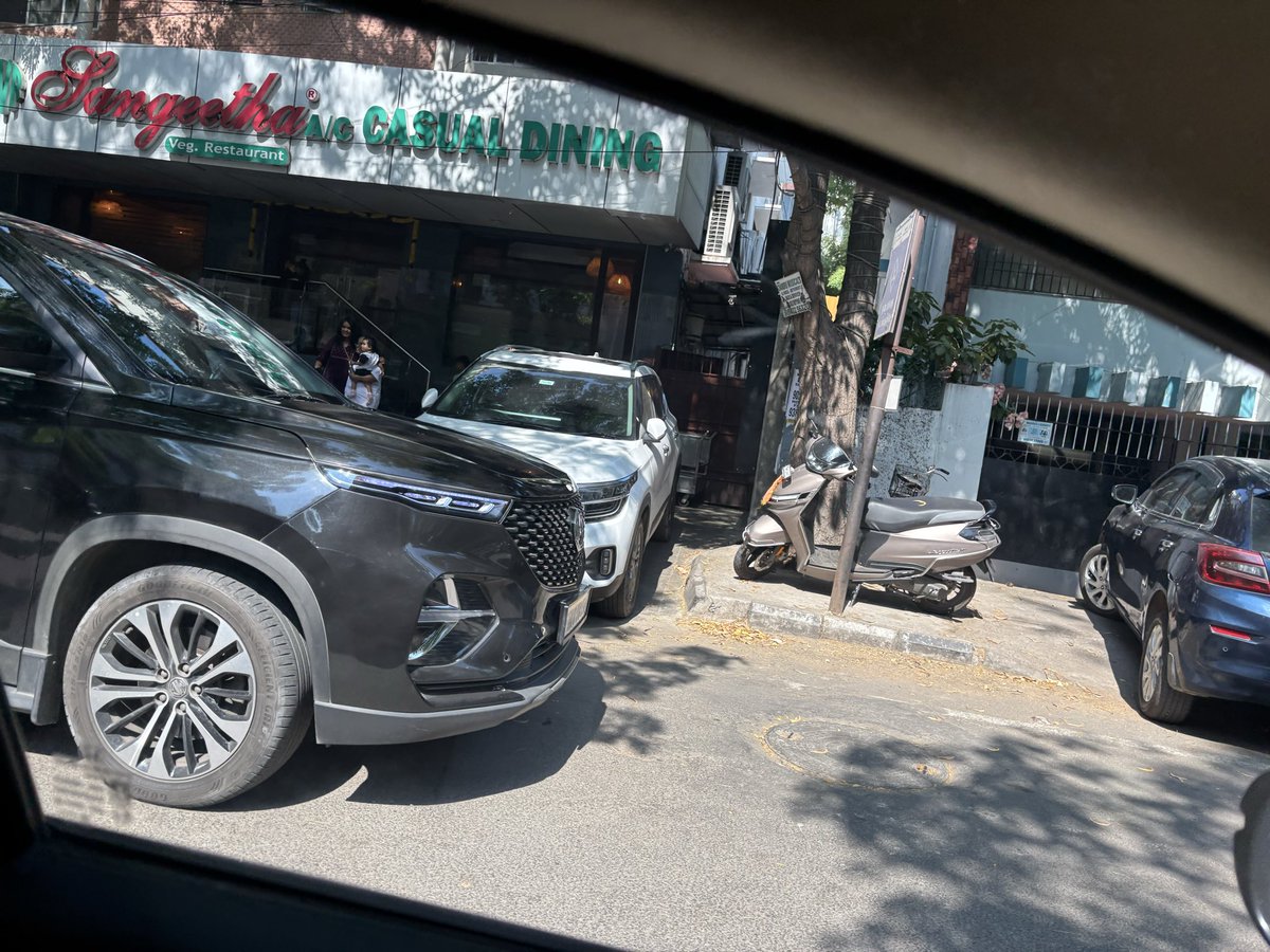 karaghu's tweet photo. @ChennaiTraffic @TVKVijayHQ @chennaicorp @sumanthraman @reclaimchennai @omjasvinMD @THChennai @TNIEchennai And now! https://t.co/ajz5gsKua3