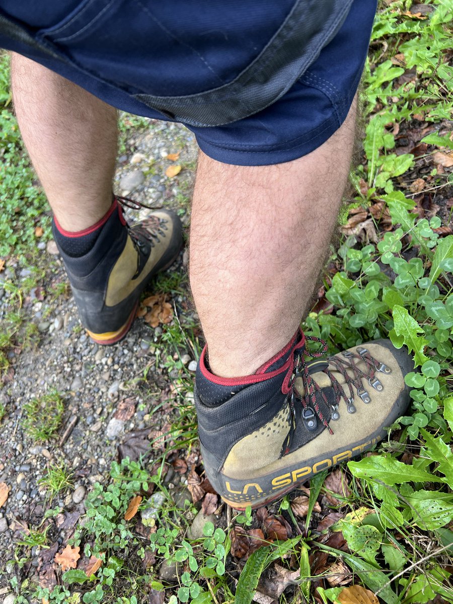 LongShirt6's tweet photo. #swissgay #swissfarmer #cock #lasportiva #sex #boots https://t.co/Bhc7vf8fkH