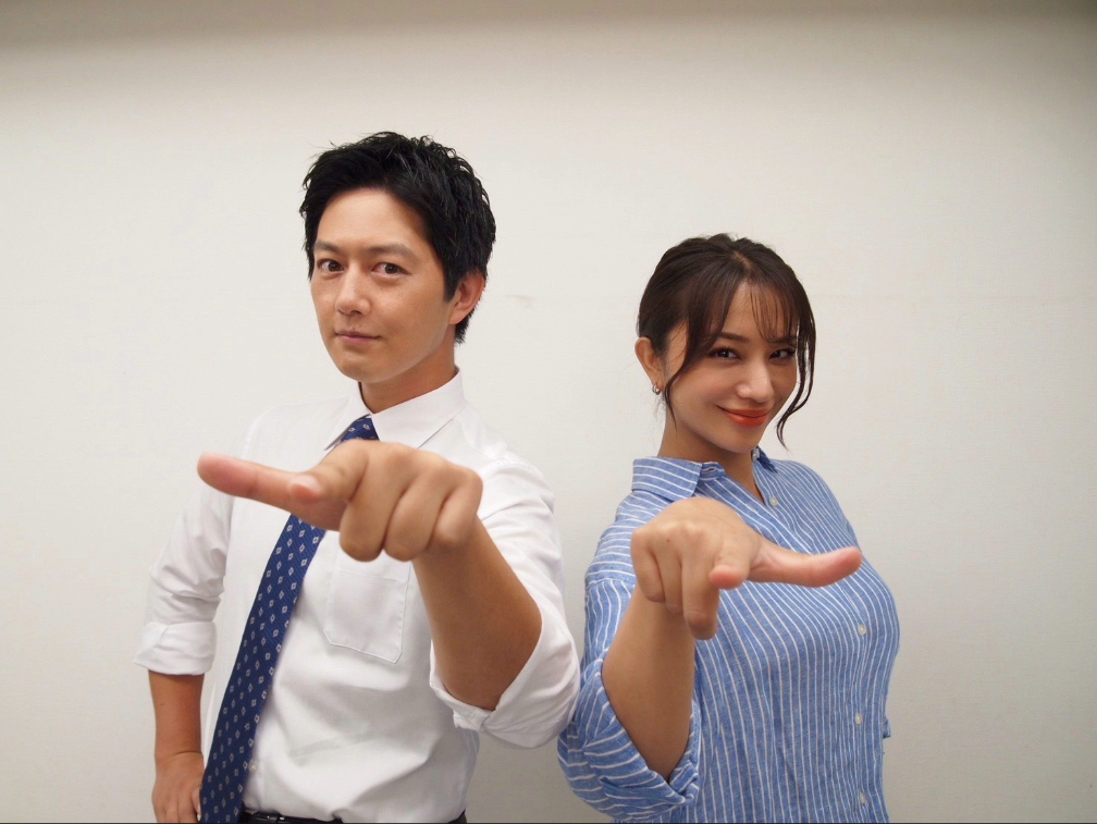 GTO2026summer's tweet photo. ❬❰ 𝒐𝒇𝒇 𝒔𝒉𝒐𝒕 ❱❭

教師役メンバーで鬼ッチポーズ🫵！

最後には皆さん鬼ッチの影響を受け、
すっかり鬼塚節での授業になっていましたね🤭

最終回はTVerにて
【10/12(月)まで】無料配信中🫵
#GTO
#反町隆史
#工藤阿須加
#高橋メアリージュン
#市川知宏
#夙川アトム
#近藤芳正
#宇梶剛士 https://t.co/fwl7gqkXNb