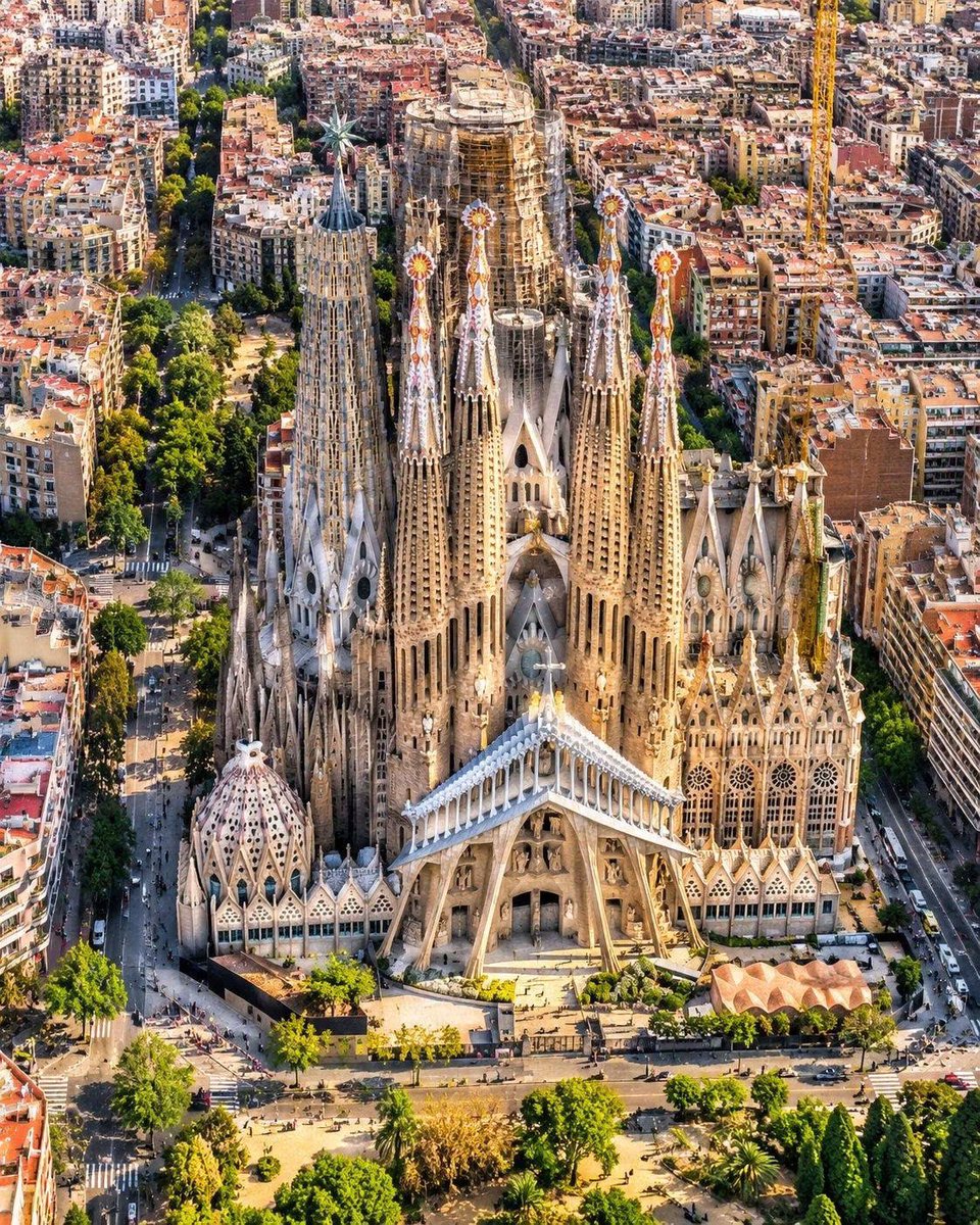 PrettyCitiesX's tweet photo. Sagrada Familia Barcelona Spain 🇪🇸 https://t.co/g5XiECP9ex