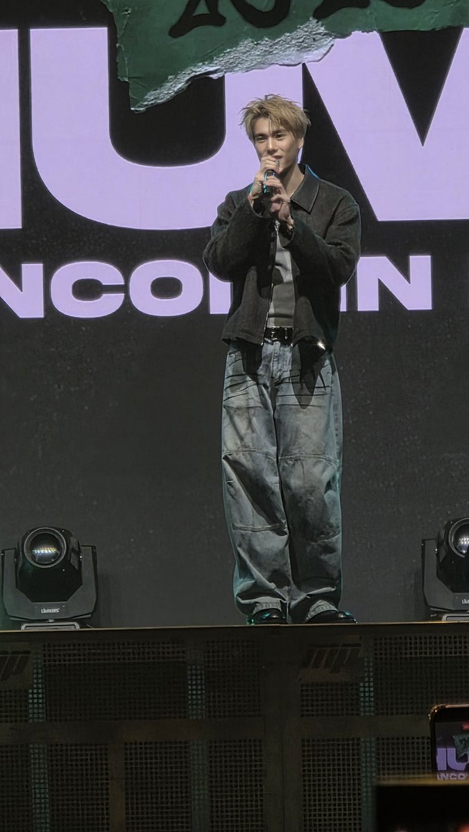 ppwpfgan's tweet photo. phuwintanggggg😭😭 dia bilang mau jalan2 dulu terus pada ngusulin blokm. yang bener aja dah😭

PHUWIN 1ST FANCON IDN 
#2026Phuwin1stFanconinIndonesia 
#phuwintang https://t.co/mzLGu1QaJb