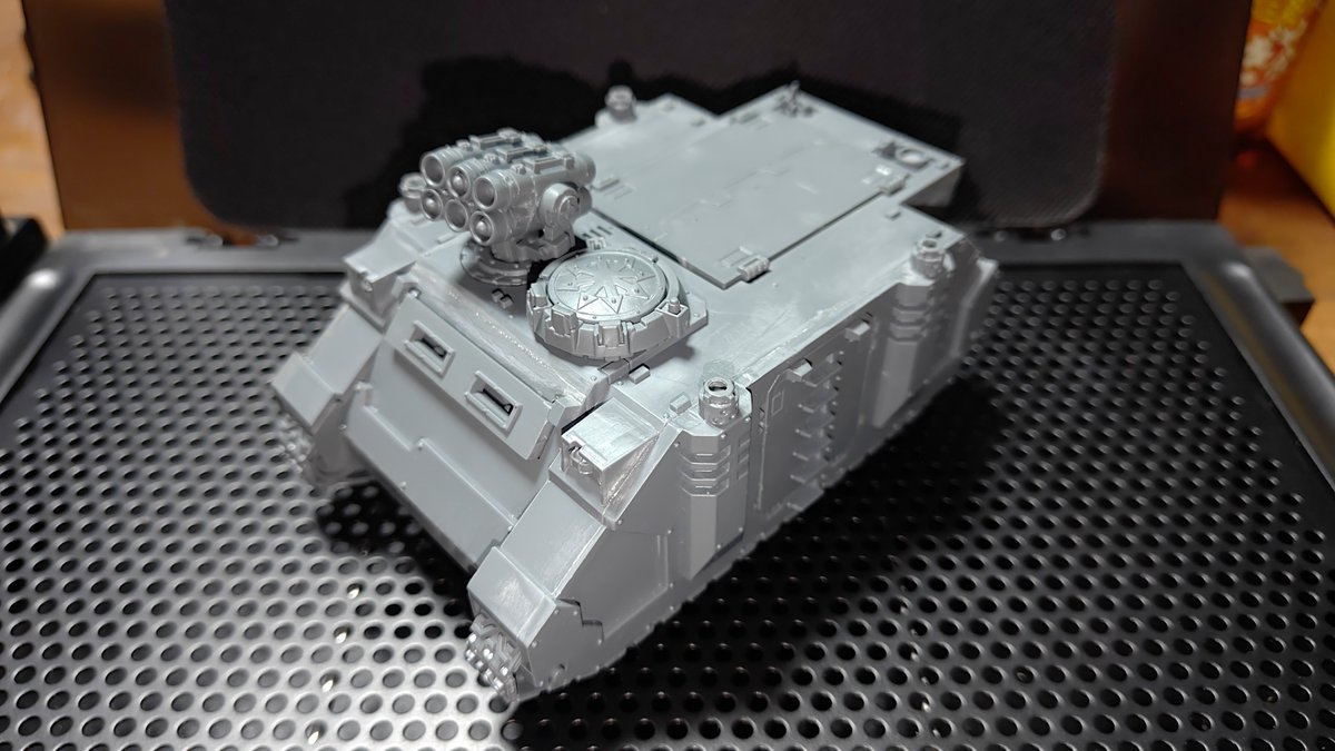 Guardian_Grace7's tweet photo. キルチームスターターのプレーグマリーンとケイオスライノ（プレーン）組み立て

デスガードはこのトンデモ造形に惹かれる部分があるな

そしてケイオスライノはハヴォックランチャーとコンビボルターに追加でもう一丁コンビボルターが付けられるらしいがどこに付ければ？ https://t.co/6dSe8FSCGO