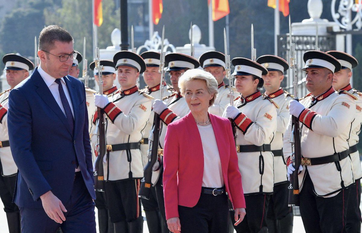 ElenaAndrej59's tweet photo. 🇲🇰 Денес Скопје повторно е во фокусот на Европа. По посетата на Фон дер Лајен, разговорите за европскиот пат на Македонија продолжуваат. 🇪🇺

#Македонија #ЕУ
I https://t.co/TYbBfoyQJq